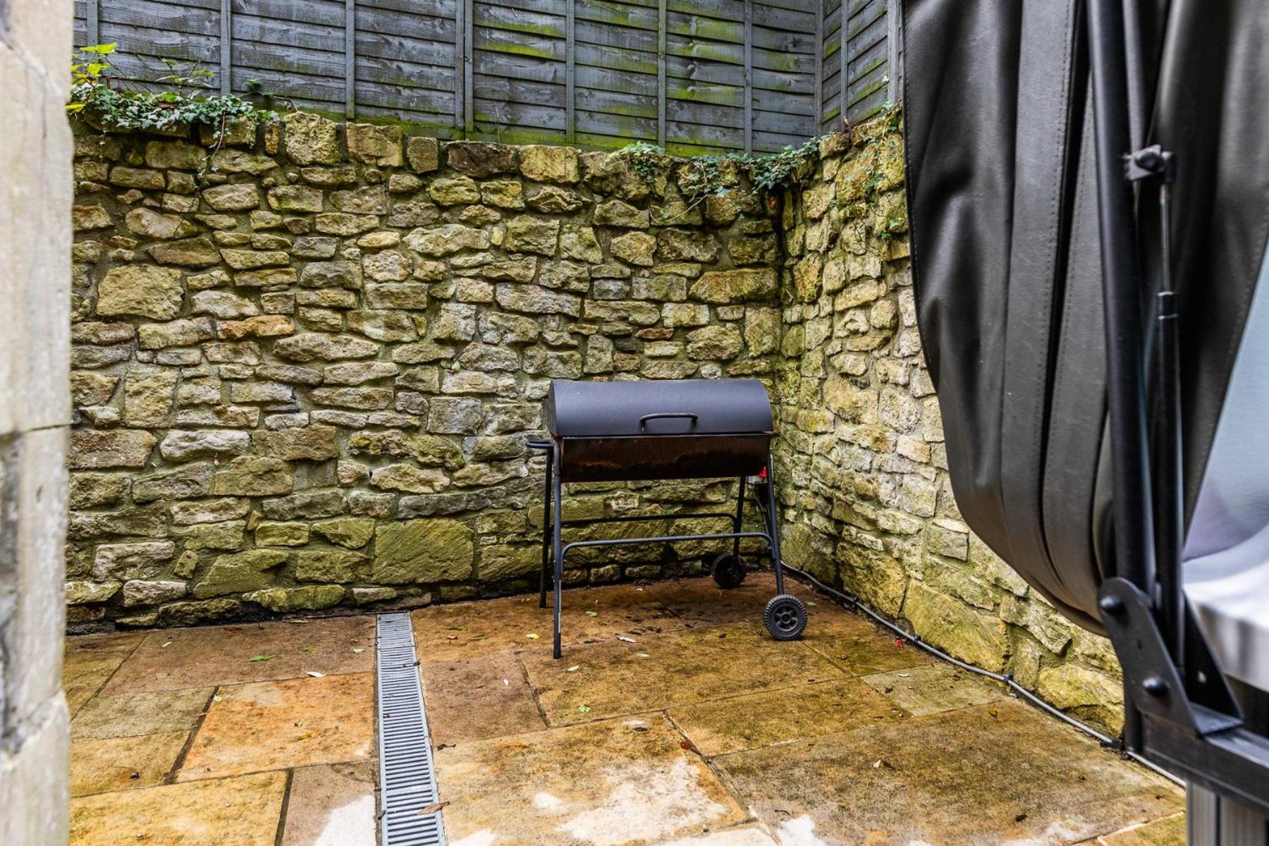 Locksbrook Lodge - Hot Tub - Spacious Outdoor Space バース エクステリア 写真