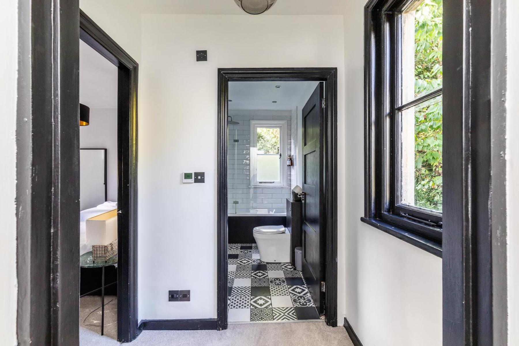 Locksbrook Lodge - Hot Tub - Spacious Outdoor Space バース エクステリア 写真