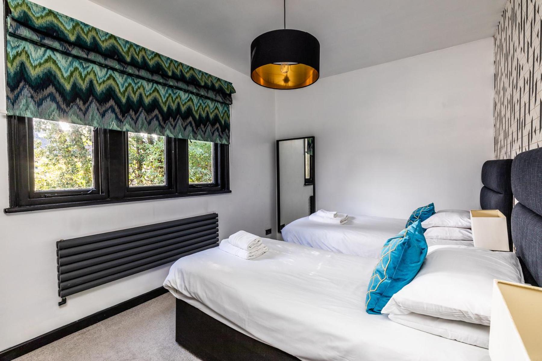 Locksbrook Lodge - Hot Tub - Spacious Outdoor Space バース エクステリア 写真